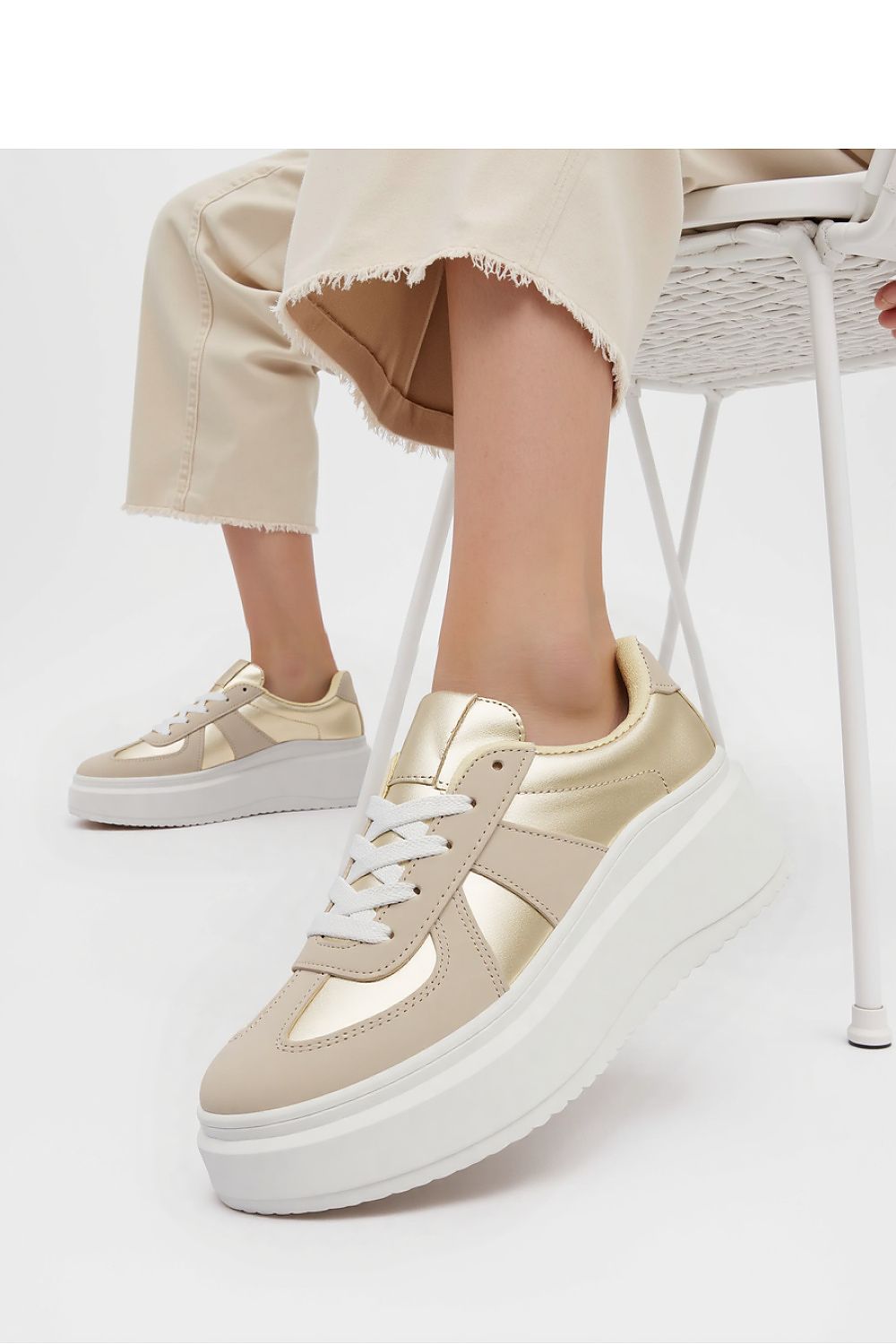 Sport Shoes model 210330 Inello